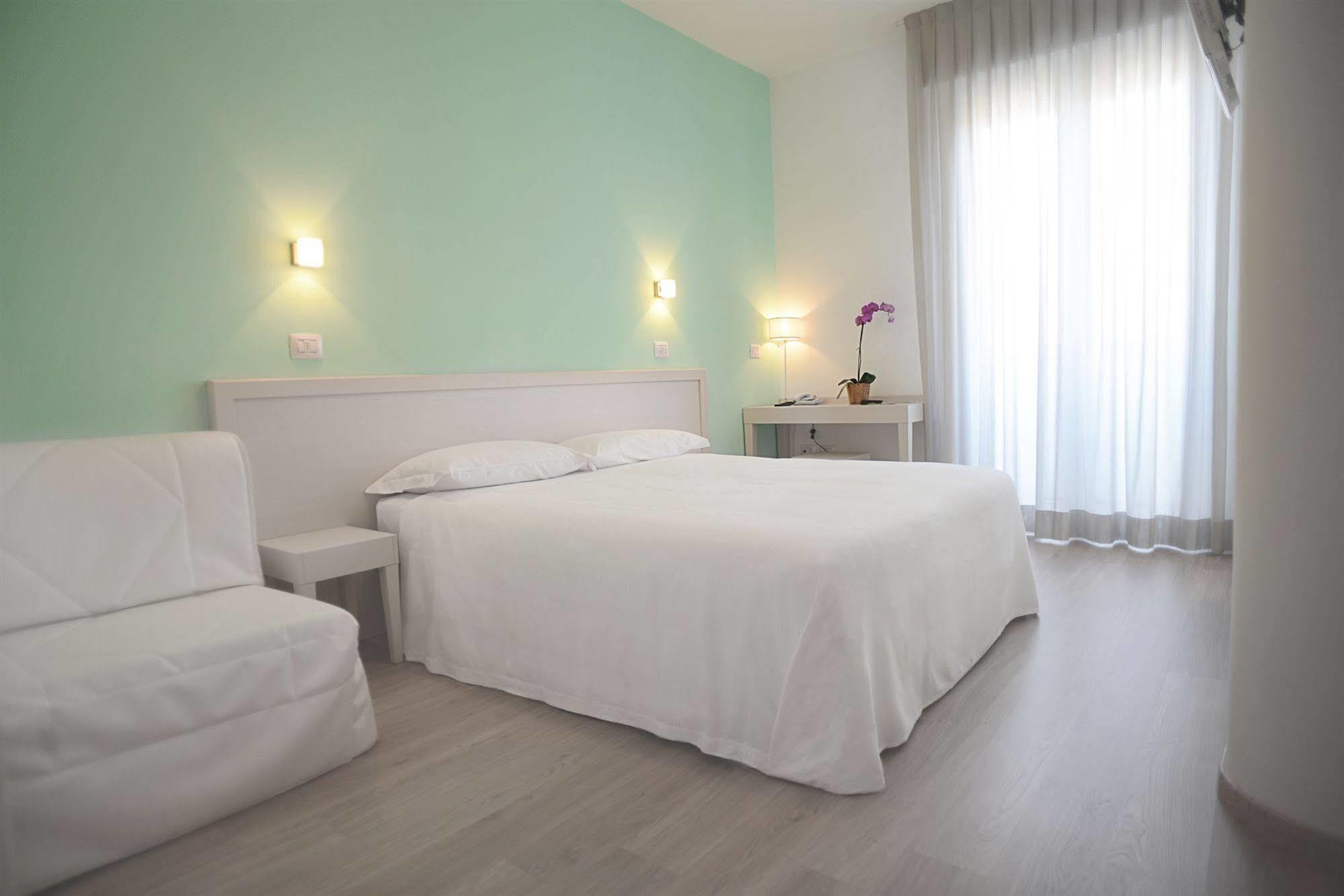 Maree Hotel Cesenatico Esterno foto
